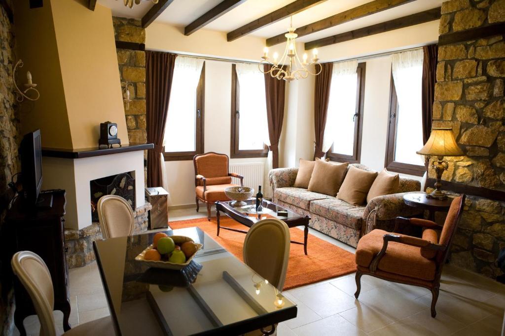 Archontiko Emmanouilidi Suites Káto Loutrákion 외부 사진